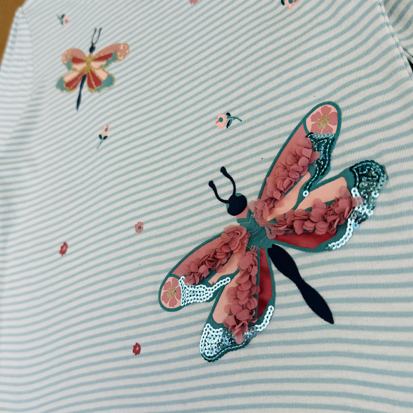 BUTTERFLY APPLIQUE STRIPE T-SHIRT