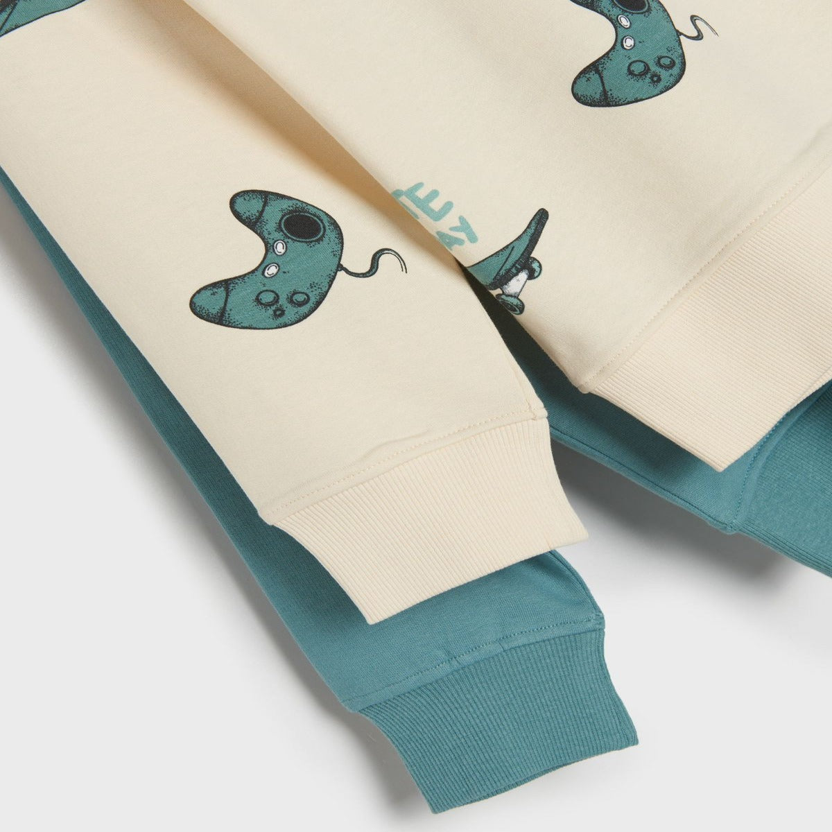 PLAY THE GAME SWEATSHIRT