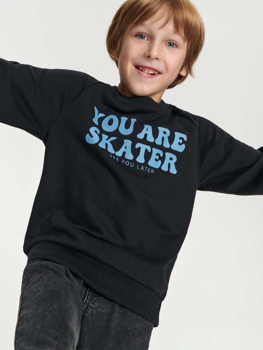 SKATER SWEATSHIRT