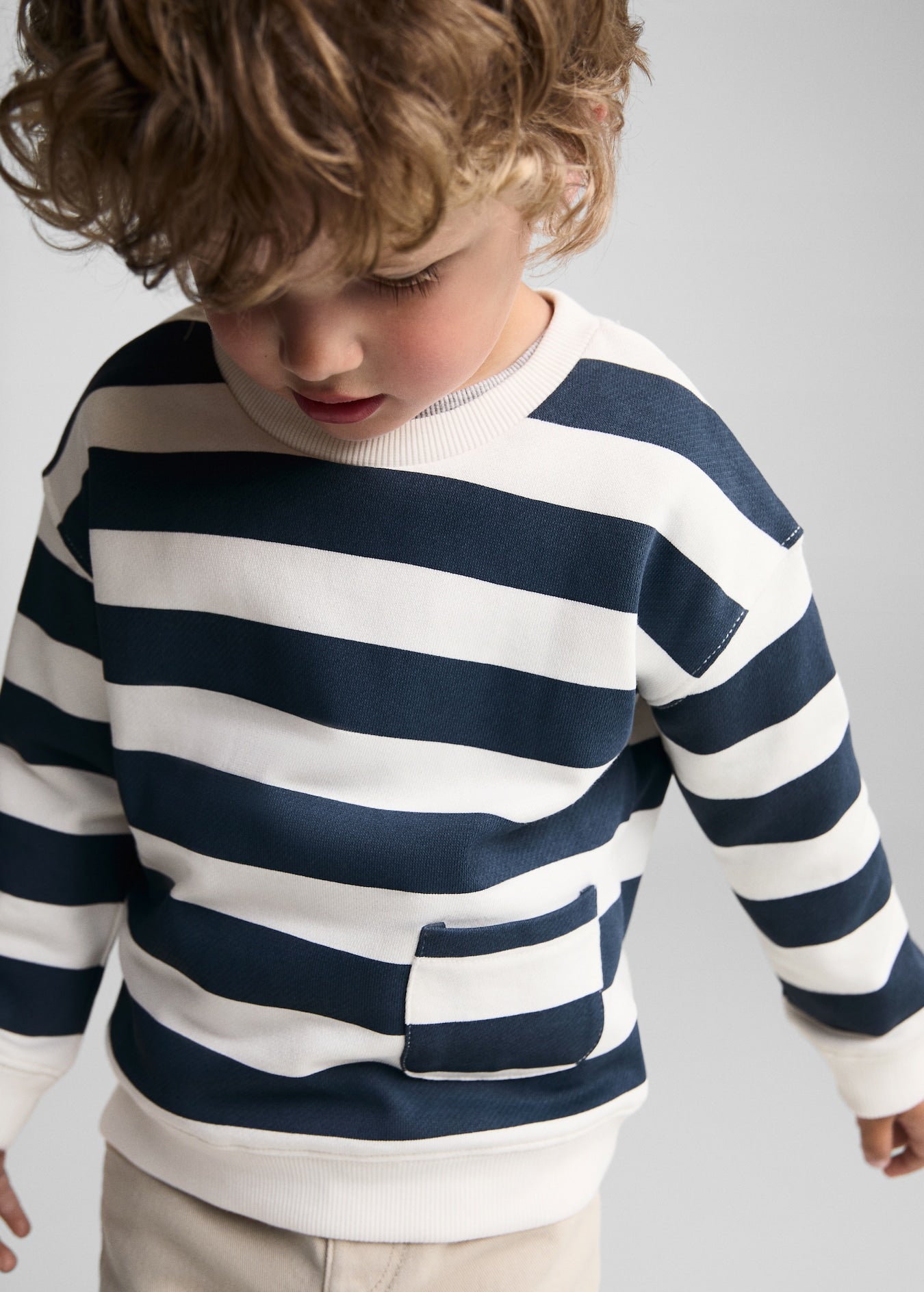 POCKET STYLE STRIPE SWEATSHIRT